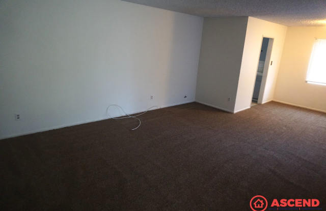 3BD/2BA in 93306 – Bakersfield! Garage + Driveway + Backyard! MOVE-IN SPECIAL: Deposit gets you the keys! Don't wait — Apply now Gallery 3