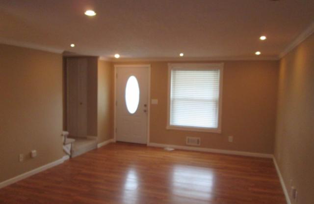 1107 Foxwood Ln Gallery 2