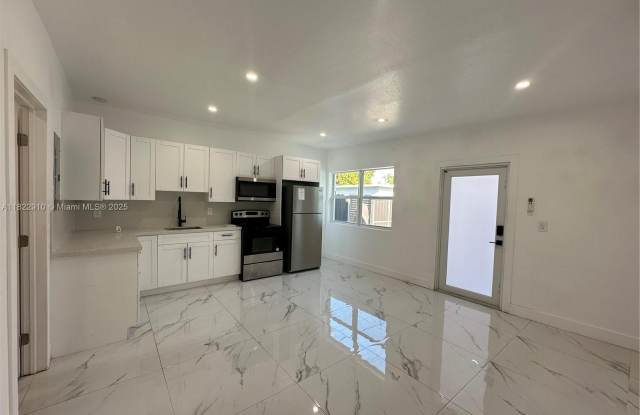 1700 Thomas St photos photos