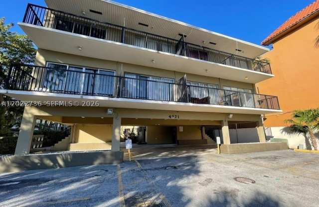 4271 NW 11th St photos photos