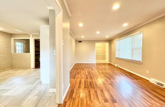 Updated 3 Bedroom Located Off Jefferson Rd - Lawncare Included! Gallery 3