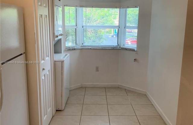 2931 SE 13th Ave photos photos