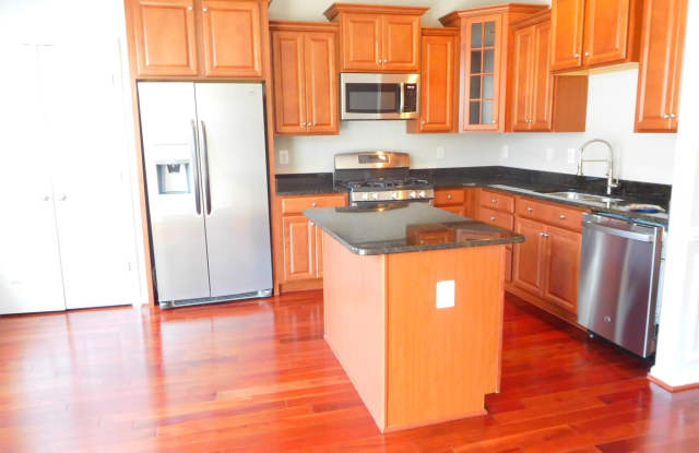 9828 SMITHVIEW PLACE Gallery 4