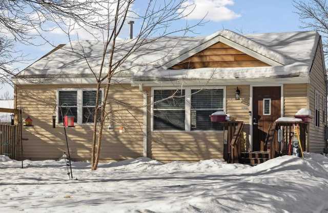 Updated 3 Bed | 1 Bath Duplex W/ Private Fenced Yard Laundry photos photos Updated 3 Bed | 1 Bath Duplex W/ Private Fenced Yard Laundry photos photos