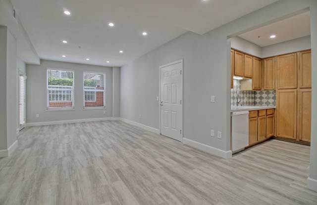 1 Bedroom Updated Condo at Ryland Mews! - 427 North 2nd Street, San Jose, CA 95112