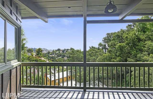 8520 OAK COURT - 8520 Oak Court, Los Angeles, CA 90046