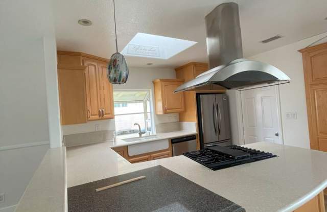 Beautifully renovated 3 br/2Bth, Large Backyard, on beautiful treelined street Garden Grove photos photos