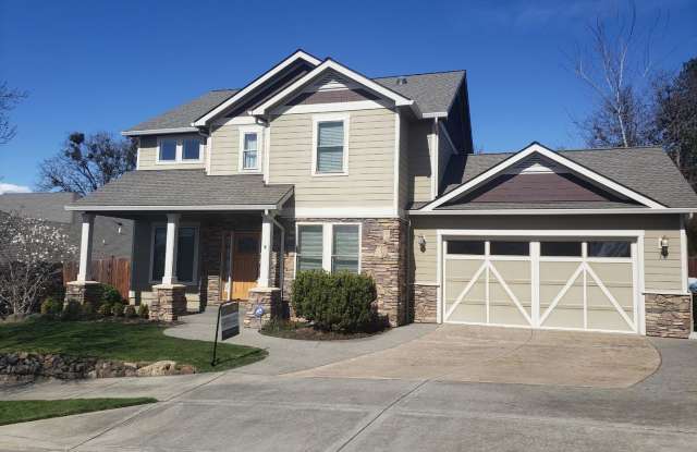 78 Greenmoor Dr - 78 Greenmoor Drive, Eagle Point, OR 97524