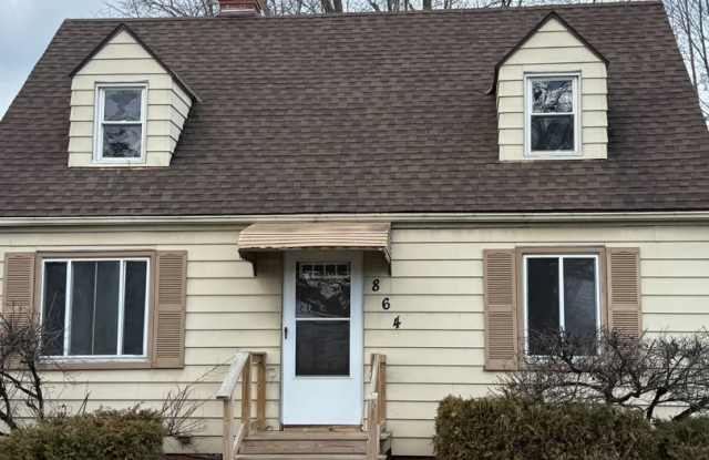 Euclid 4 Bed Single Water/Sewer included photos photos