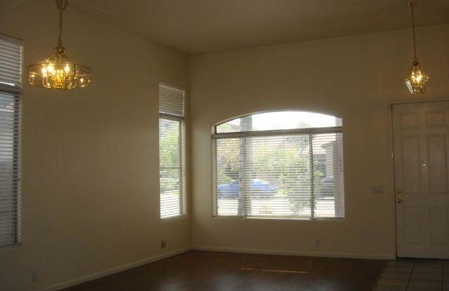 1678 E LINDA Lane Gallery 3