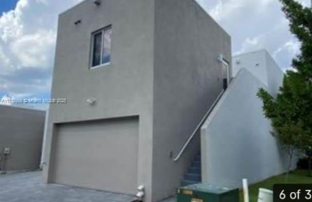 10440 NW 67th St photos photos