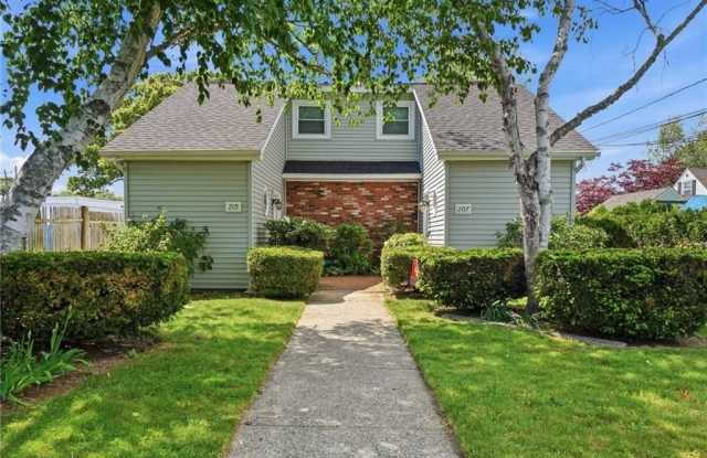 207 Glen Drive Gallery 1