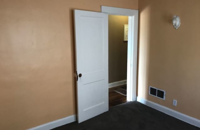 2737 Garfield Ave #2 Gallery 4