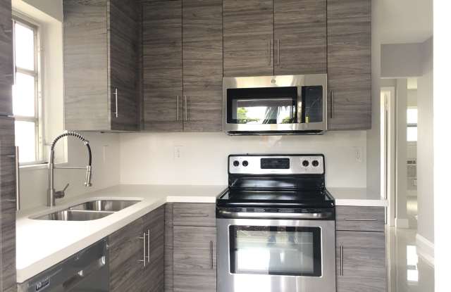 811 NW 6 Avenue - 3 photos photos