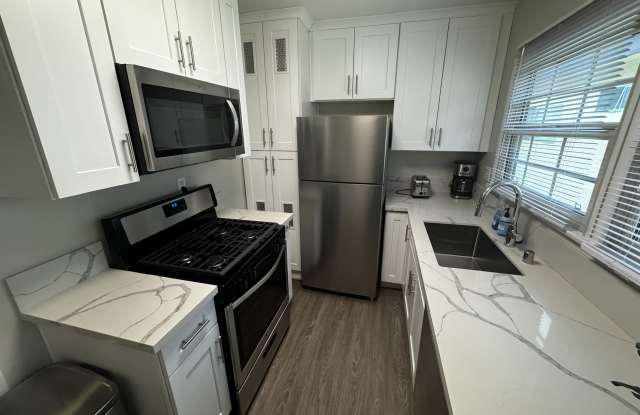 13808 Moorpark StreetUnit B Gallery 1