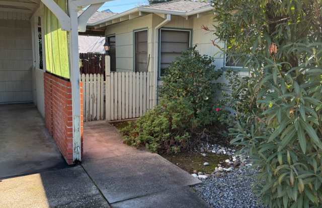 Charming 2-Bedroom Auburn Home with Beautiful Covered Patio! photos photos