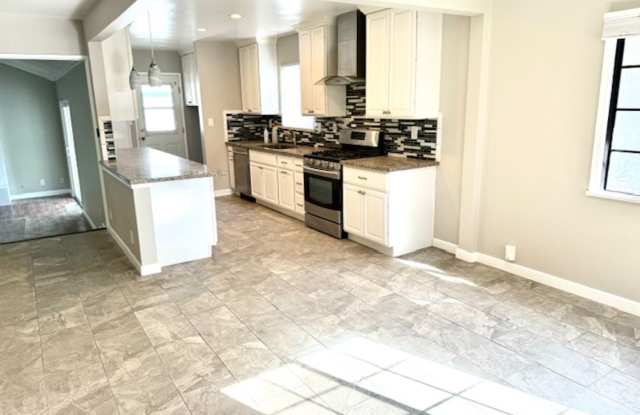 ***MUST SEE 3BR/2BA HOME IN LAKEWOOD*** Gallery 3
