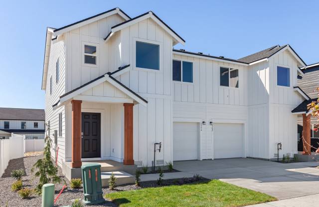 Lease special, save $900.00 if you sign an 18 month lease! photos photos