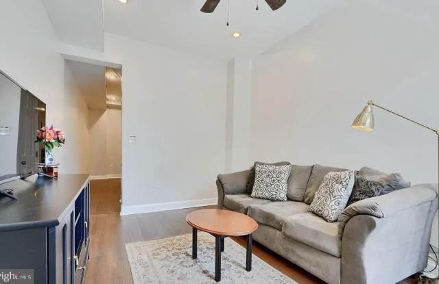 2242 E FAIRMOUNT Avenue photos photos