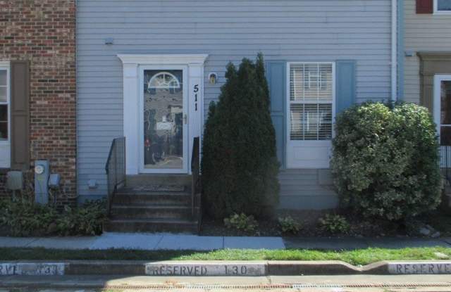Updated 2 Bedroom  Den Townhome in Odenton! Close to Ft. Meade! - 511 Kingdom Court, Odenton, MD 21113