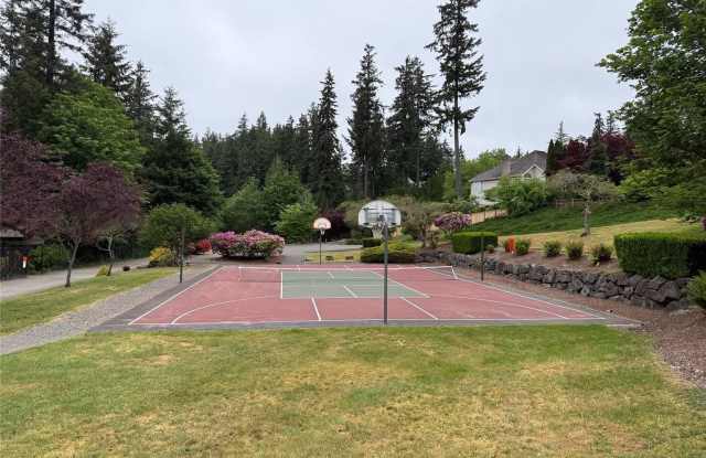 Large Living in Lake Forest Estates Gallery 4