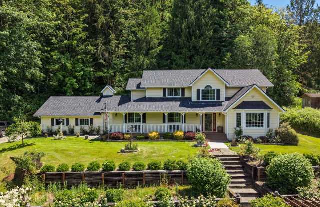Spacious 5-Bedroom Poulsbo Retreat on 5 Acres Gallery 1