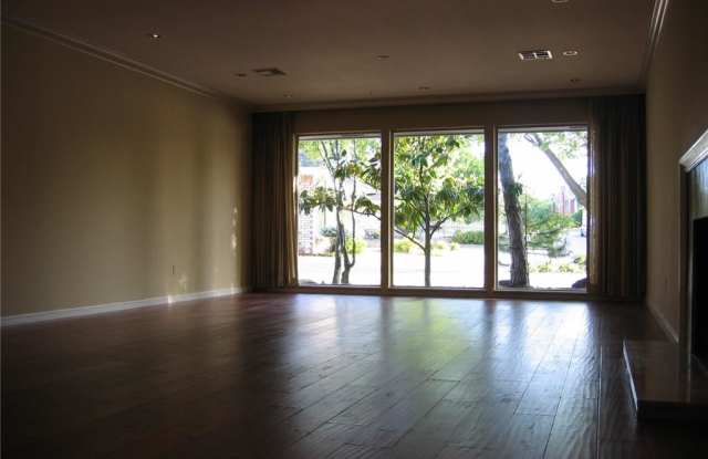 6325 Glenbrook Ct Court Gallery 4