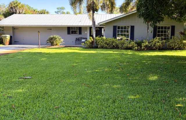 3/2/2 POOL home in Stuart on 3/4 acre--NO HOA! ** PICS Coming Soon!** photos photos