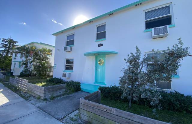 715 2nd Avenue S unit: 2 photos photos