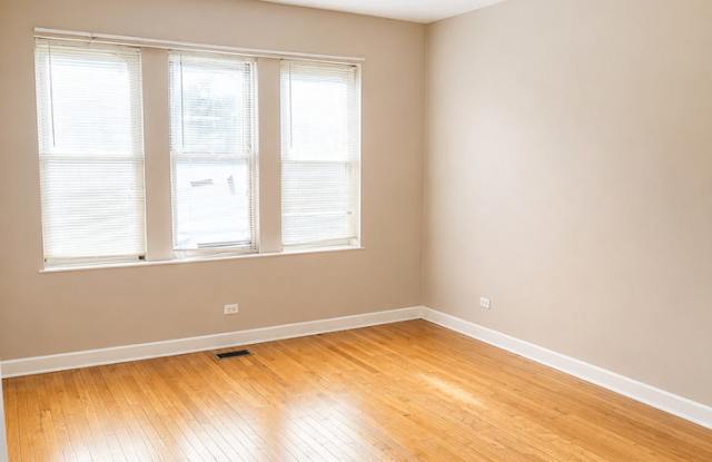 Bright & Spacious First-Floor 2-Bedroom Residence Near Logan Square Gallery 3