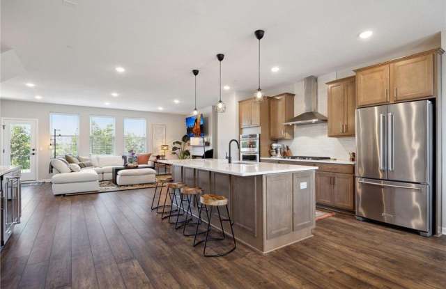 879 Woodlawn Avenue photos photos