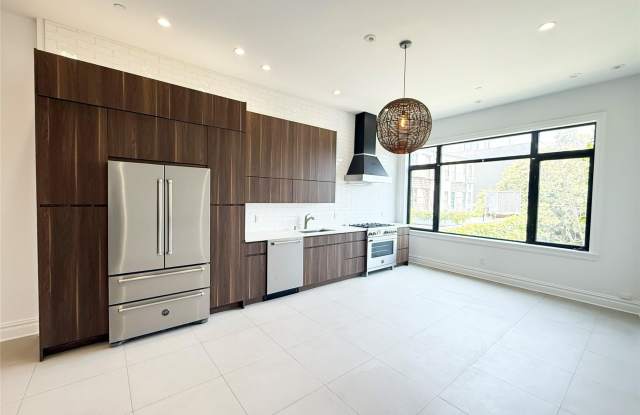 333 Tompkins Avenue photos photos