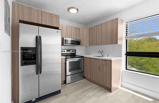 810 Salzedo St photos photos
