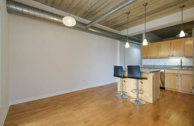 3260 North CLARK Street Gallery 3
