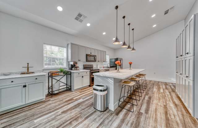 1661 Forest Avenue Apartments Gallery 4