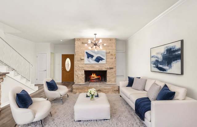 ALAMO HEIGHTS  |  TOWNHOME  |  REMODELED  |  HUGE TERRACE Gallery 3