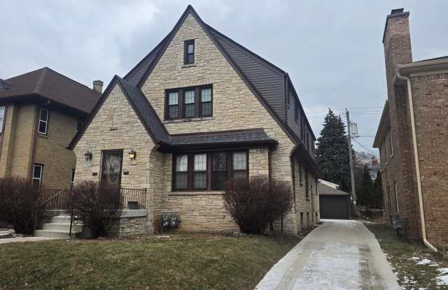 4126 N Newhall St - 4126 North Newhall Street, Shorewood, WI 53211