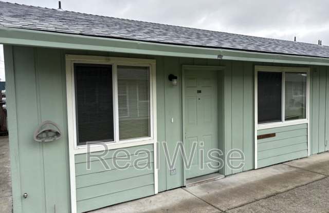 411 W First Ave - 411 West First Avenue, Sutherlin, OR 97479