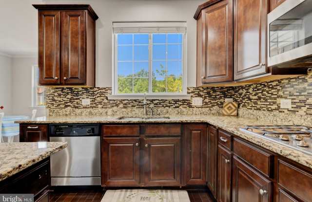 24837 MASON DALE Terrace Gallery 4