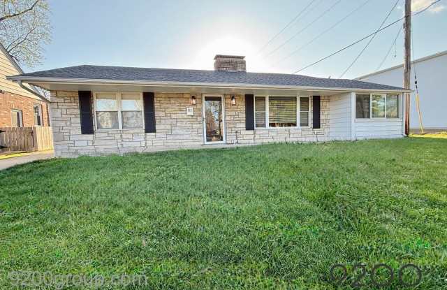 3 Bedrooms in Rock Hill - 913 Blossom Lane, Rock Hill, MO 63119