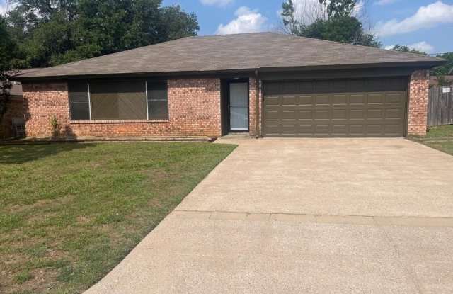 6402 Walnut Springs Drive - 6402 Walnut Springs Drive, Arlington, TX 76001 6402 Walnut Springs Drive - 6402 Walnut Springs Drive, Arlington, TX 76001