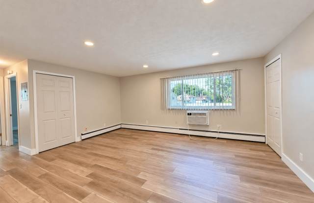 Holland Gardens Apartments Gallery 2