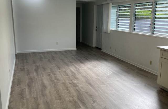 Hawaii Kai - Attached 1 Bedroom + Den w/ 1 Bathroom - $2300 Gallery 3