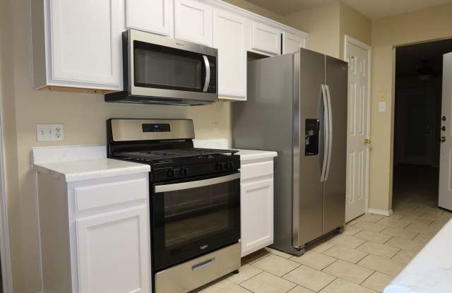 Canterbury Classic - 3/2 - New Appliances  - Finished Garage - Big Yard - $1975 Gallery 4