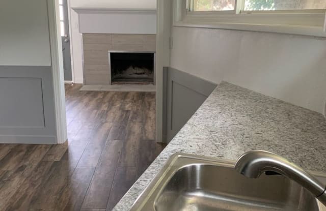 11338-11340 Collins St. - 11338 Collins St, Los Angeles, CA 91601
