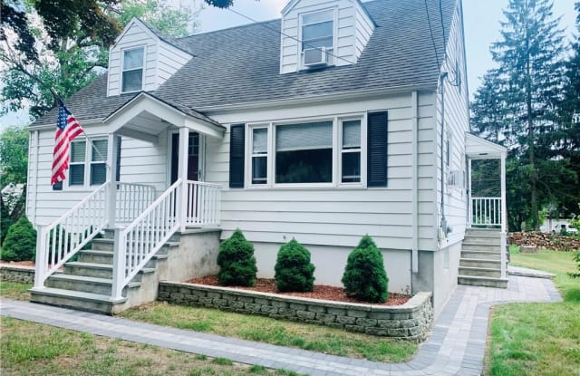 94 Montowese Avenue - 94 Montowese Avenue, North Haven, CT 06473