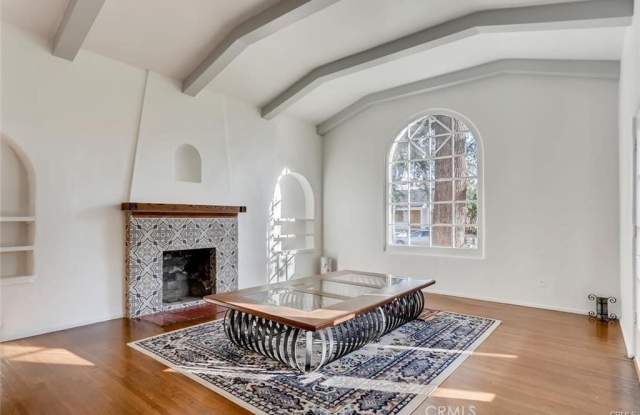 10447 Whipple Street Gallery 3