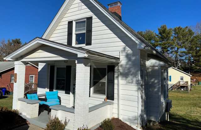 Charming 2 Bedroom With Large Yard In Christiansburg Gallery 4