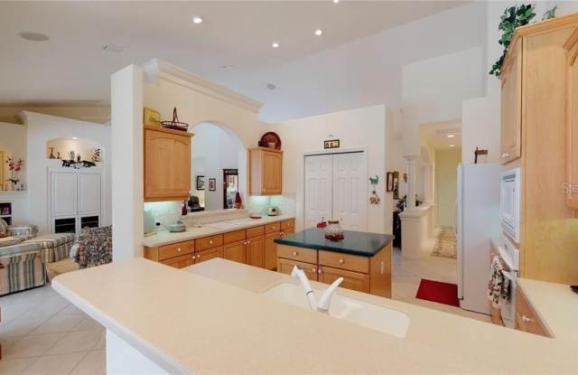 1005 GROUSE WAY Gallery 4