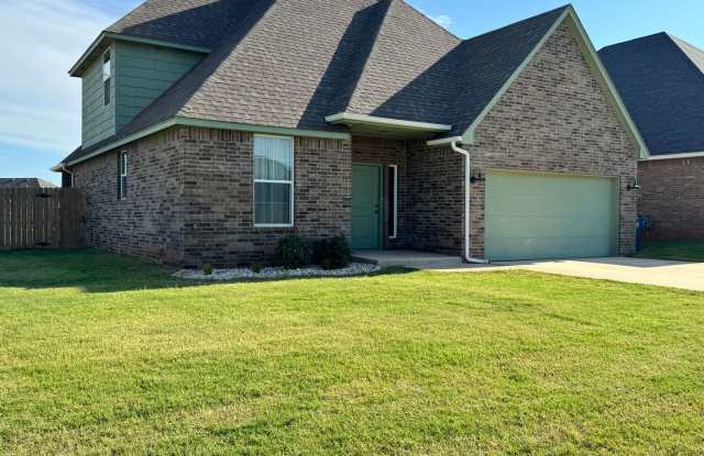 Spacious 3-Bedroom Home with Designer Kitchen in Deer Creek! photos photos